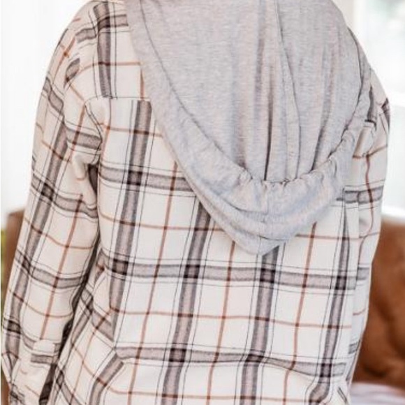 SIMPLE TRENDS WHITE PLAID FLANNEL BLOUSE - Picture 2 of 8